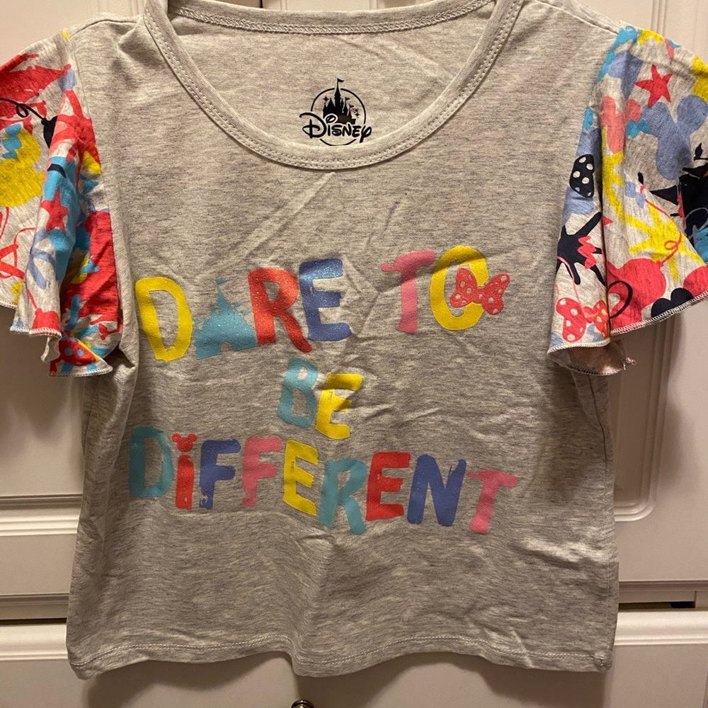 Official WDW T-shirt girls size S EUC